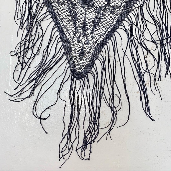Vintage piano scarf or shawl, metallic black & silver lace with long fringe. - Picture 7 of 7